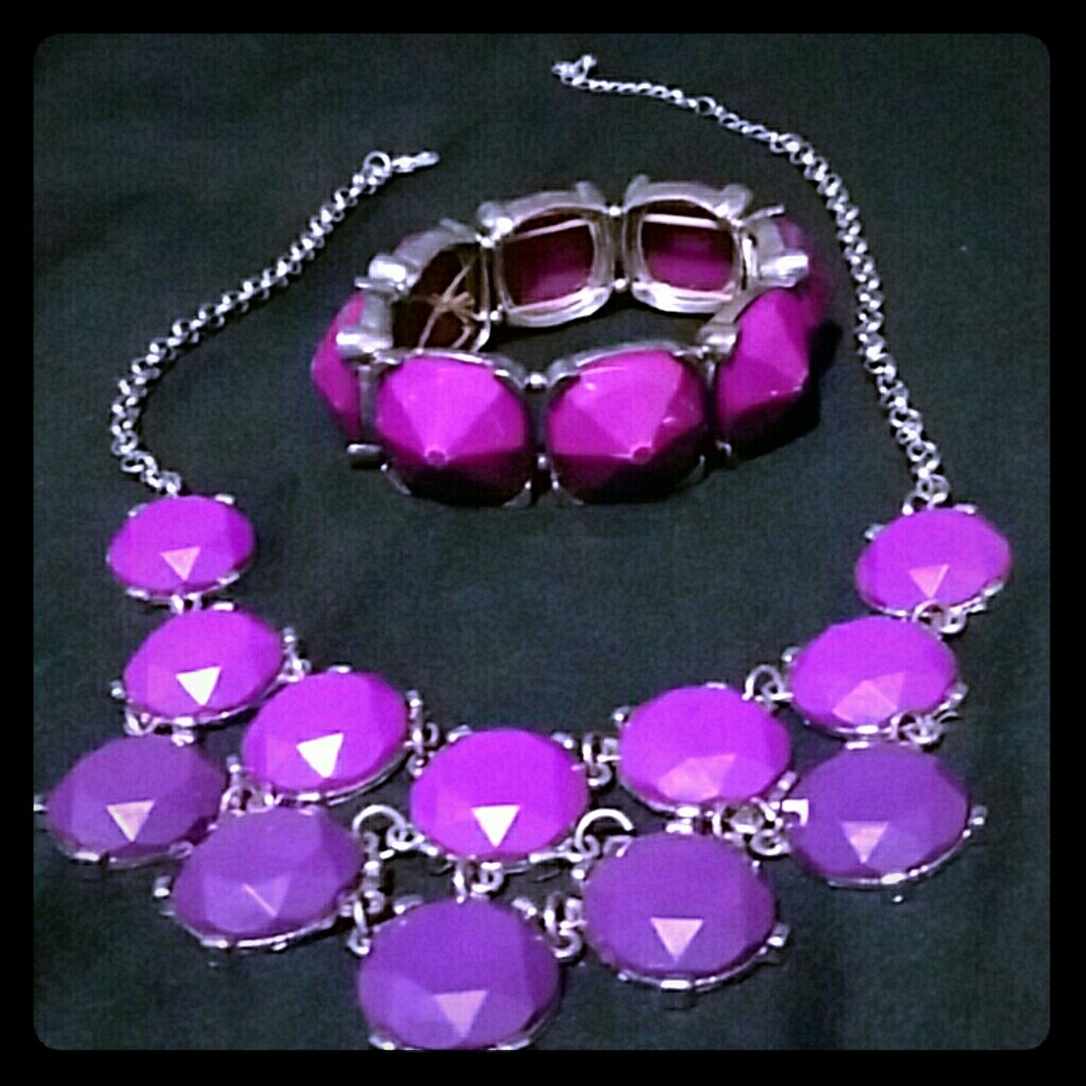 Necklace and bracelet set